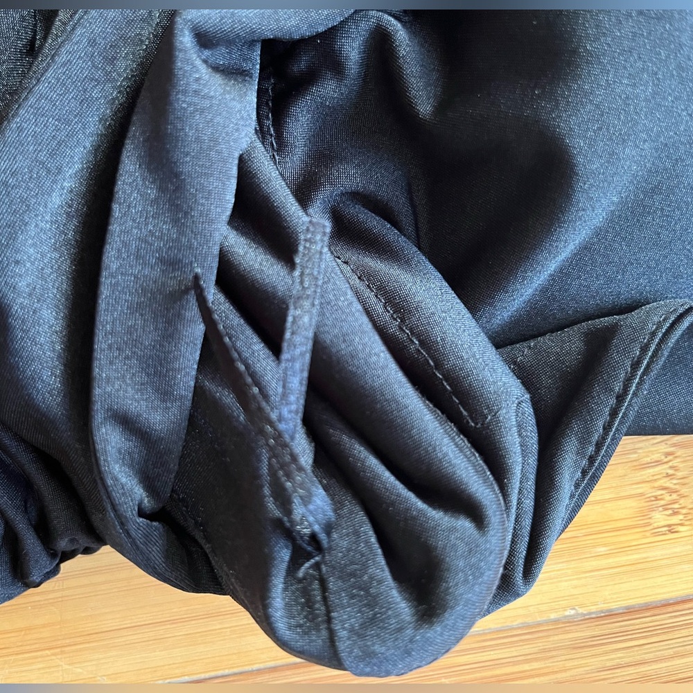 Guess halter top with pads. Medium. - Picture 8 of 13